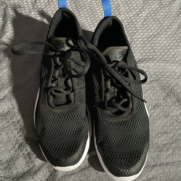 Youth’s Nike Air Max Motion 2 - Picture 7 of 7